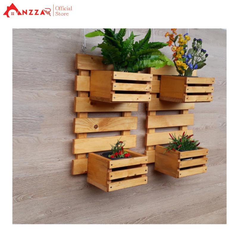 Kệ gỗ treo tường ban công có hộp pallet trồng cây cảnh trang trí ...