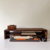 Kệ-màn-hình-uốn-cong-làm-từ-gỗ-tần-bì-nguyên-khối-thiết-kế-đặc-biệt