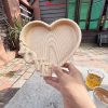 Khay Gỗ Trái Tim Khắc Chữ LOVE Decor Gỗ Tần Bì 5 Khay-gỗ-LOVE-từ-Anzzar