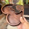 Khay Gỗ Trái Tim Khắc Hình Gia Đình Từ Gỗ Óc Chó Cao Cấp 7 khay-gỗ-decor-khắc-hình-3-người