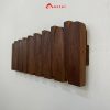 Móc-treo-tường-gỗ-óc-chó-kiểu-phím-đàn-piano-mẫu-bo-tròn-lúc-đóng